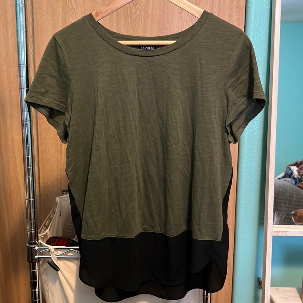 Women’s medium tee